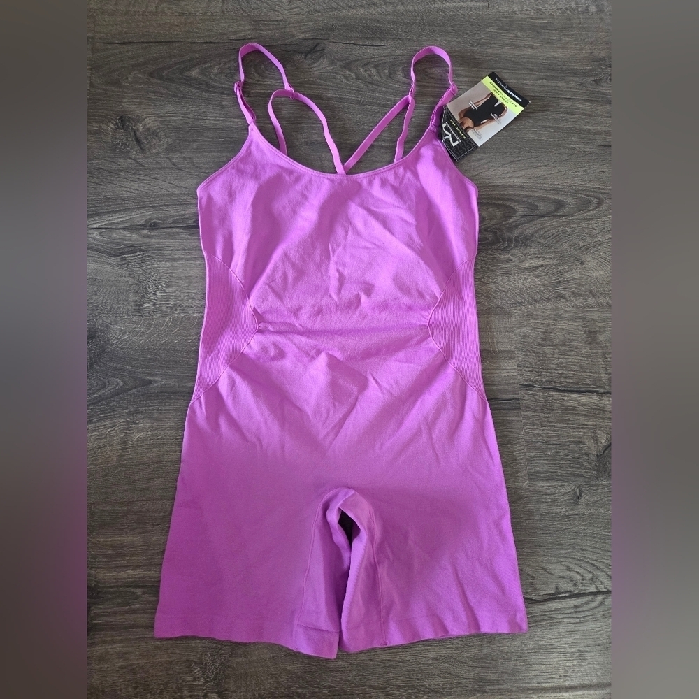Maidenform seamless smoothing romper - shapewear size M NWT